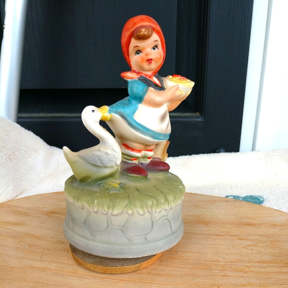 Musical VTG. PORCELAIN BOX, WITH A LITTLE GIRL AND DUCK MADE JAPAN Wood Bottom